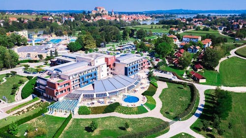 Terme Ptuj - Mobilne kućice - Vikend odmor udvoje u mobilnoj kućici , Ptuj, Slovenija - 218 EUR - 2x noćenje u mobilnoj kućici za 2 osobe, Polupansion