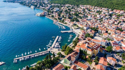 Hotel Selce - Ljetni odmor tik uz obalu, Selce, Hrvatska - 1.229 EUR - 7x noćenje u dvokrevetnoj sobi u mansardi za 2 osobe (1 dijete do 6,99 godina besplatno), Polupansion