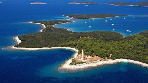 Hotel Luka - Kraj ljeta i početak jeseni kao nekada u srcu slikovite Dalmacije, Luka, Dugi otok, Dalmacija, Hrvatska - 600 EUR - 7x noćenje u dvokrevetnoj sobi za 2 osobe (1 dijete do 11,99 godina besplatno), Polupansion
