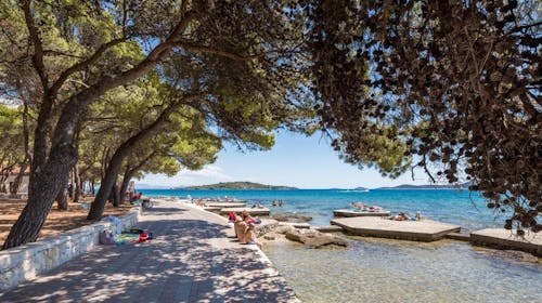 Villas Arausana & Antonina - Ljeto uz more - Posebna akcija, Vodice, Hrvatska - 1.410 EUR - 7x noćenje u dvokrevetnoj sobi s balkonom (morska strana) za 2 osobe (1 dijete do 11,99 godina i 2. dijete do 2,99 godina besplatno), Polupansion