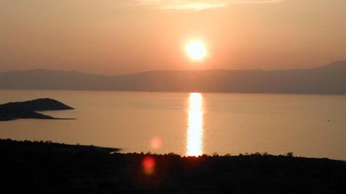 Hoteli Omišalj - Hotel Adriatic - Ljeto na Krku, Omišalj, Hrvatska - 276 EUR - 3x noćenje u dvokrevetnoj sobi za 2 osobe (1. dijete do 7,99 godina besplatno), Polupansion (buffet doručak i buffet večera s uključenim bezalkoholnim pićem)