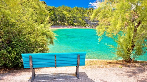 Hoteli Omišalj - Depandansa Primorka - Ljeto na Krku, Omišalj, Hrvatska - 491 EUR - 5x noćenje u dvokrevetnoj sobi za 2 osobe (1. dijete do 7,99 godina besplatno), Polupansion (buffet doručak i buffet večera s uključenim bezalkoholnim pićem)