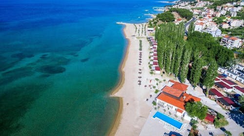Kamp Almissa - Odmor u Dalmaciji - Mobilna kućica Adria Superior - Posebna akcija, Omiš, Hrvatska - 277 EUR - 3x noćenje u mobilnoj kućici Adria Superior 4+1 (C2 zona, zadnji red) za do 5 osoba (4 odrasle osobe i 1 dijete do 11,99 godina), Korištenje posteljine i ručnika