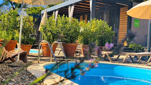 Park Villas by Morenia - All inclusive odmor u Deluxe kamping vili s privatnim bazenom, Podaca, Hrvatska - 956 EUR - 2x noćenje u kamping vili s privatnim grijanim bazenom za do 4 osobe, All inclusive
