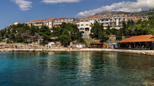 Hotel Zagreb Karlobag - All inclusive light odmor - Soba s balkonom, Karlobag, Hrvatska - 289 EUR - 3x noćenje u dvokrevetnoj sobi s balkonom za 2 osobe (1. dijete do 11,99 godina besplatno i 2. dijete do navršene 1 godine besplatno), All inclusive light