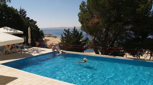 Hotel Zagreb Karlobag - Last minute ljeto s polupansionom, Karlobag, Hrvatska - 505 EUR - 2x noćenje u dvokrevetnoj sobi za 2 osobe (1. dijete do 11,99 godina besplatno i 2. dijete do navršene 1 godine besplatno), Polupansion