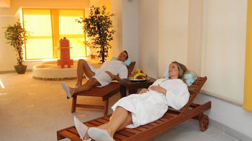 Hotel Park - Jesen i zima u Lovranu, Lovran, Hrvatska - 198 EUR - 2x noćenje u dvokrevetnoj sobi morska strana za 2 osobe (1. dijete do 13,99 godina i 2. dijete do 2,99 godina besplatno), Polupansion (doručak i večera)