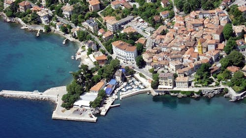Hotel Park - Zima u Lovranu, Lovran, Hrvatska - 184 EUR - 2x noćenje u dvokrevetnoj Standard sobi za 2 osobe (1. dijete do 13,99 godina i 2. dijete do 2,99 godina besplatno), Polupansion (doručak i večera)