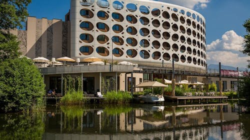Das Seepark Wörthersee Resort - Wellness odmor , Klagenfurt, Austrija - 1.059 EUR - 5x noćenje u Standard dvokrevetnoj sobi s pogledom prema sveučilištu za 2 osobe (1 dijete do 6 godina besplatno), Doručak