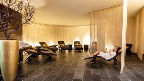 Das Seepark Wörthersee Resort - Wellness odmor , Klagenfurt, Austrija - 359 EUR - 2x noćenje u Standard dvokrevetnoj sobi s pogledom prema sveučilištu za 2 osobe (1 dijete do 6 godina besplatno), Doručak