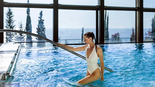 GH Bernardin - Wellness Paradise Spa - Cjelodnevno opuštanje u saunama i bazenu, Portorož, Slovenija - 27,30 EUR - Cjelodnevno korištenje sauna (mediteranska turska i rasoul, finska, infracrvena i organska biljna) i infinity bazena s panoramskim pogledom za 1 osobu, Mediteranski osvježavajući piling