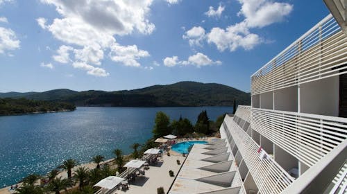 Adria All Inclusive Hotel - Last minute all inclusive odmor na Korčuli, Vela Luka, Hrvatska - 988 EUR - 7x noćenje u sobi s pogledom na park za 2 osobe (1 dijete do 6,99 godina besplatno), All inclusive (doručak, ručak, večera, piće uz obroke, coffee time, izbor pića u aperitiv baru)