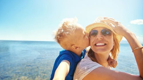 Pansion Delfin - Ljeto na Krku - Akcijska ponuda, Omišalj, Hrvatska - 285 EUR - 2x noćenje u Standard sobi za 2 osobe (2 djece do 11,99 godina besplatno), Polupansion (buffet doručak i večera)
