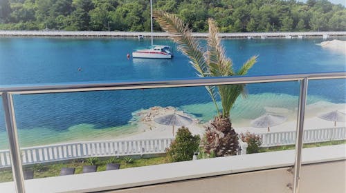 Resort Perla - Hotel Perla - Odmor u Dalmaciji, Rogoznica, Hrvatska - 240 EUR - 2x noćenje u Standard sobi s balkonom i djelomičnim pogledom na more za 2 osobe, Polupansion (buffet doručak i večera)