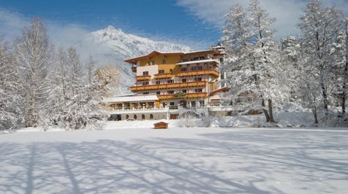 Hotel Tramser Hof - Savršen zimski odmor, Landeck, Austrija - 1.099 EUR - 5x noćenje u Standard dvokrevetnoj sobi za 2 osobe (1 dijete do 12,99 godina besplatno), Polupansion