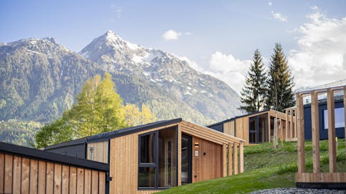 Chalets & Glamping Nassfeld by Alps Resort - Luksuzni odmor u drvenim kućicama u prirodi, Kötschach, Austrija - 599 EUR - 3x noćenje u Premium drveni kućici s balkonom za 4 osobe, Besplatan Wi-Fi