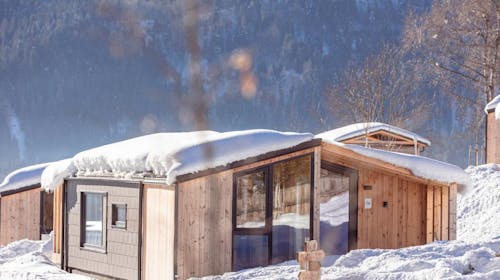 Chalets & Glamping Nassfeld by Alps Resort - Luksuzni odmor u drvenim kućicama u prirodi, Kötschach, Austrija - 1.289 EUR - 3x noćenje u Premium drveni kućici s balkonom za 4 osobe, Besplatan Wi-Fi