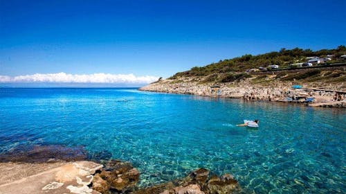 Camping Village Poljana - Mobilna kućica - Last minute odmor na Malom Lošinju, Mali Lošinj, Hrvatska - 290 EUR - 2x noćenje u mobilnoj kućici Bellavista za 4 osobe (1 dijete do 11,99 godina besplatno), Korištenje struje, plina i vode