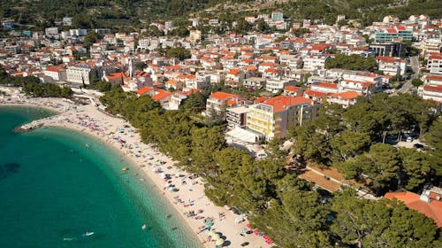 Alemaris Resort - Jesen u obnovljenom hotelu za velike obitelji, Baška Voda, Makarska rivijera, Hrvatska - 309 EUR - 2x noćenje u Standard obiteljskoj sobi s balkonom na morskoj strani (2 povezane sobe) za 4 osobe (2 djece do 11,99 godina besplatno), Polupansion (buffet doručak i večera)