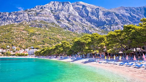 Alemaris Resort - Jesen u obnovljenom hotelu, Baška Voda, Makarska rivijera, Hrvatska - 289 EUR - 3x noćenje u Standard dvokrevetnoj sobi s balkonom za 2 osobe (1 dijete do 11,99 godina i 1 dijete do 2,99 godina besplatno), Polupansion (buffet doručak i večera)