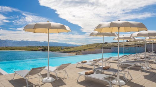 Aminess Style Camping Avalona Resort - Jesen u kampu s 5 zvjezdica na Pagu, Povljana, Hrvatska - 228 EUR - 3x noćenje u Premium Holiday Home za do 6 osoba (4 odrasle osobe i 2 djece do 11,99 godina), Korištenje relax bazena i vodenog parka za djecu i odrasle