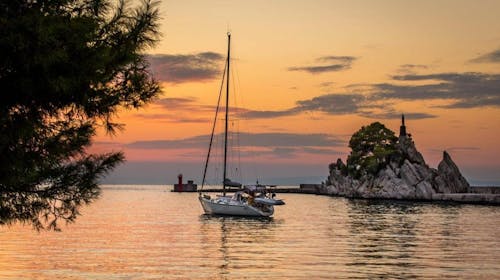 Hotel Faraon - All inclusive čarobna jesen u Dalmaciji, Trpanj, Hrvatska - 170 EUR - 2x noćenje u dvokrevetnoj Comfort sobi s balkonom (pogled more) za 2 osobe (1 dijete do 11,99 godina besplatno), All inclusive s uključenim pićem uz obroke