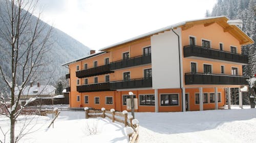 Hotel-Pension Hubertus - Obiteljski zimski odmor u Austriji, Mallnitz, Austrija - 499 EUR - 4x noćenje u obiteljskoj sobi za 2 osobe (1 dijete do 6 godina besplatno), Polupansion