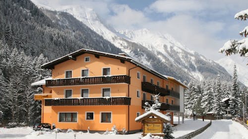 Hotel-Pension Hubertus - Obiteljski zimski odmor u Austriji, Mallnitz, Austrija - 535 EUR - 4x noćenje u obiteljskoj sobi za 2 osobe (1 dijete do 6 godina besplatno), Polupansion