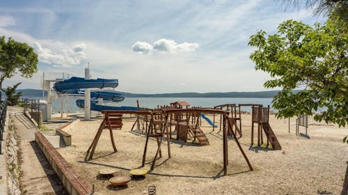 Apartmani Cindrić - Obiteljsko ljetovanje uz obalu u rujnu, Selce, Hrvatska - 135 EUR - 1x noćenje u dvosobnom apartmanu za 2 osobe (2 djece do 12 godina besplatno), Turistička pristojba