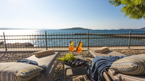 Villa Arausa - Obiteljska all inclusive light jesen - Posebna akcija, Vodice, Hrvatska - 181 EUR - 2x noćenje u dvokrevetnoj Standard sobi s balkonom morska strana za 2 osobe (1 dijete do 11,99 godina i 2. dijete do 2,99 godina besplatno), All inclusive light
