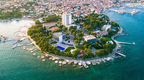 Villa Arausa - Obiteljski all inclusive light kraj ljeta , Vodice, Hrvatska - 320 EUR - 2x noćenje u dvokrevetnoj Standard sobi s balkonom morska strana za 2 osobe (1 dijete do 11,99 godina i 2. dijete do 2,99 godina besplatno), All inclusive light