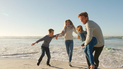 Family Hotel Adria - Obiteljski all inclusive jesenski odmor u Dalmaciji, Biograd na Moru, Hrvatska - 273 EUR - 2x noćenje u dvokrevetnoj Comfort sobi s balkonom i pomoćnim ležajem za 2 osobe (1 dijete do 11,99 godina i dijete do 2,99 godina besplatno), All inclusive
