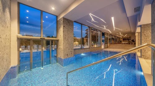 Hotel Malin - Rujansko ljeto u vrhunskom hotelu na Krku, Malinska, Hrvatska - 649 EUR - 2x noćenje u obiteljskoj sobi za 2 osobe (2 djece do 12 godina besplatno), Polupansion