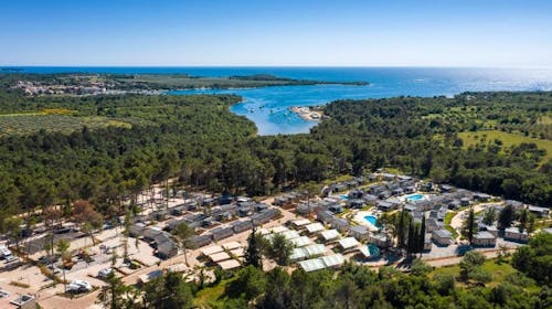 Santa Marina Boutique Camping - Premium glamping, Poreč, Hrvatska - 190 EUR - 5x noćenje u premium glamping šatoru s 2 spavaće sobe za do 5 osoba (4 odrasle osobe i 1 dijete do 11,99 godina), Posteljina i ručnici