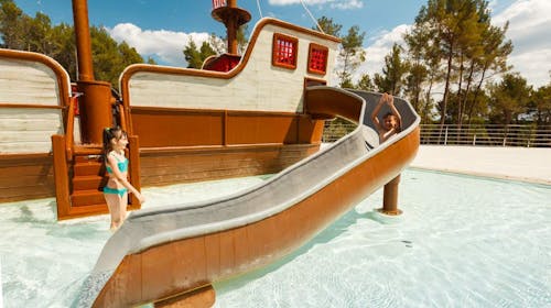 Santa Marina Boutique Camping - Premium glamping, Poreč, Hrvatska - 255 EUR - 4x noćenje u premium glamping šatoru s 2 spavaće sobe za do 5 osoba (4 odrasle osobe i 1 dijete do 11,99 godina), Posteljina i ručnici