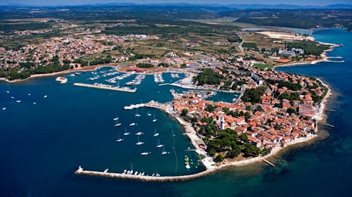 Apartmani Erica Pineta - Jesenski odmor u Novigradu tijekom tjedna, Novigrad, Hrvatska - 90 EUR - 2x noćenje u jednosobnom apartmanu Erica Lux s terasom ili dvorištem (ovisno o raspoloživosti) za 2 osobe, Posteljina i ručnici