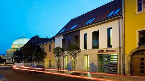 Hotel Arkadia Pecs - Jesenski odmor, Pecs, Mađarska - 127 EUR - 3x noćenje u dvokrevetnoj sobi za 2 osobe (1 dijete do 11,99 godina besplatno), Bogat doručak