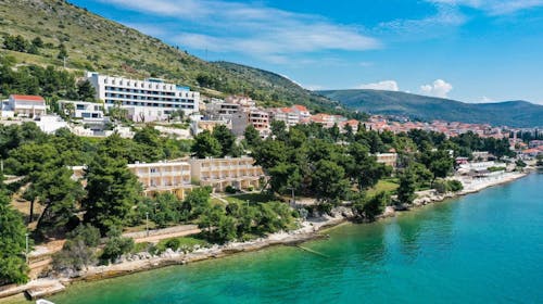 Hotel Val - Ljeto u Trogiru, Seget Donji, Hrvatska - 260 EUR - 3x noćenje u dvokrevetnoj Classic sobi (park strana) za 2 osobe (1. dijete do 2,99 godina i 2. dijete do 11,99 godina besplatno), Buffet doručak