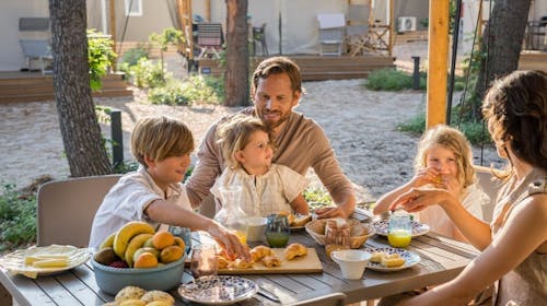 Falkensteiner Premium Camping Zadar - Jesenski wellness odmor uz more, Zadar, Hrvatska - 320 EUR - 2x noćenje u Family Home mobilnoj kućici u neposrednoj blizini mora za 4 osobe (1 dijete do 11,99 godina besplatno), Svakodnevna animacija za djecu i odrasle