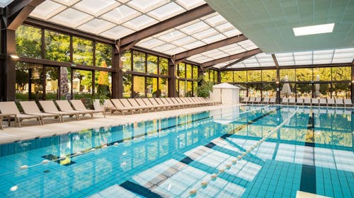Kamp Terme Jezerčica - Opuštanje u mobilnim kućicama tijekom tjedna, Donja Stubica, Hrvatska - 189 EUR - 2x noćenje u mobilnoj kućici "Exclusive 4+2" za 2 osobe (2 djece do 4,99 godina besplatno), Neograničeno korištenje unutarnjih bazena s termalnom ljekovitom vodom i vanjskih bazena
