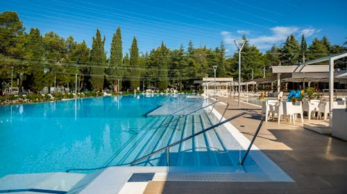 Kamp Valkanela - Obiteljski kraj ljeta u Standard mobilnoj kućici, Funtana, Hrvatska - 198 EUR - 2x noćenje u mobilnoj kućici Standard za do 6 osoba (4 odrasle osobe i 2 djece do 11,99 godina), Korištenje vanjskog bazena
