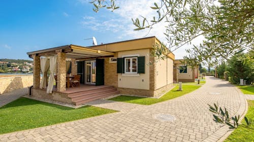 Resort Lando - Kraj ljeta u camping vilama na Rabu, Kampor, Hrvatska - 170 EUR - 2x noćenje u Standard ili Superior camping vili za 6 osoba, Korištenje vanjskog grijanog bazena