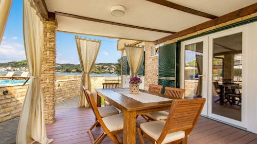 Resort Lando - Kraj ljeta u camping vilama na Rabu, Kampor, Hrvatska - 240 EUR - 3x noćenje u Standard ili Superior camping vili za 6 osoba, Korištenje vanjskog grijanog bazena