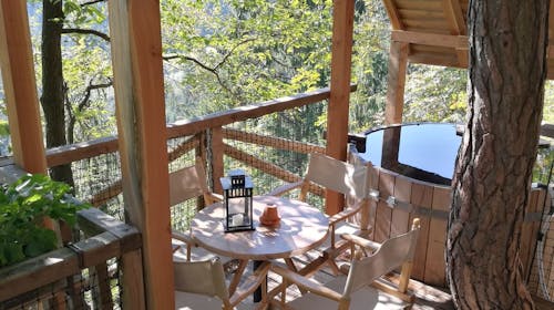 Ribno Alpine Glamping - Jesenski glamping na Bledu tijekom vikenda, Bled, Slovenija - 419 EUR - 2x noćenje u Alpine glamping kućici s drvenom kadom s toplom vodom za 2 osobe (2 djece do 12 godina besplatno), Doručak u Hotelu Ribno
