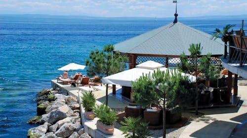 Apartmani Kestenovi dvori - Kraj ljeta na Opatijskoj rivijeri, Lovran, Hrvatska - 80 EUR - 2x noćenje u apartmanu za 4 osobe, Posteljina i ručnici