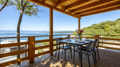 Glavotok Premium Green Camp - Jesenski odmor na otoku Krk, Krk, Hrvatska - 165 EUR - 2x noćenje u Premium mobilnoj kućici (4+1) za 4 osobe (1 dijete do 11,99 godina besplatno), Doručak