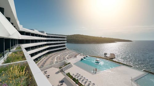 Grand Hotel View - Obiteljsko wellness opuštanje na Braču - 72-satna akcija, Postira, Hrvatska - 368 EUR - 2x noćenje u dvokrevetnoj Superior sobi s balkonom (pogled more) i 2 pomoćna ležaja za 2 osobe (2 djece do 11,99 godina besplatno), Polupansion s uključenim bezalkoholnim pićem