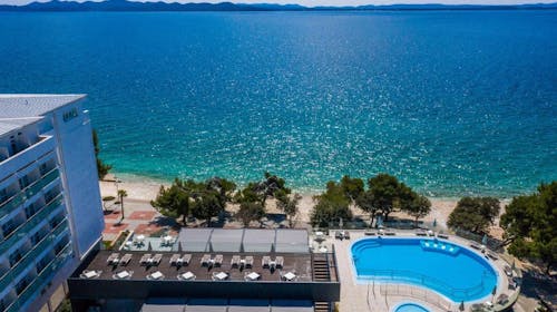 Hotel Pinija - Obiteljska čarolija u novoj wellness oazi uz puni pansion - Obiteljska soba - Posebna akcija, Petrčane, Hrvatska - 299 EUR - 2x noćenje u obiteljskoj sobi za 2 osobe (2 djece do 11,99 godina besplatno), Puni pansion
