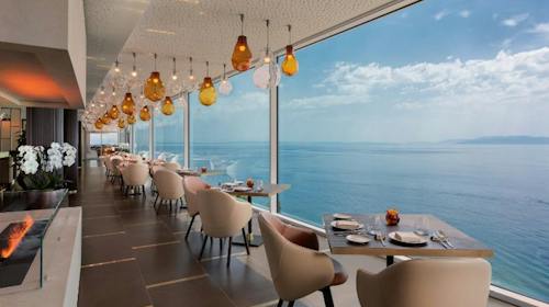 Hilton Rijeka Costabella Beach Resort & Spa - Foodie Experience - Opuštanje tijekom tjedna, Rijeka, Hrvatska - 505 EUR - 2x noćenje u dvokrevetnoj King Guestroom sobi s pogledom na more i balkonom za 2 osobe, Bogati buffet doručak u hotelskom restoranu The Kitchen