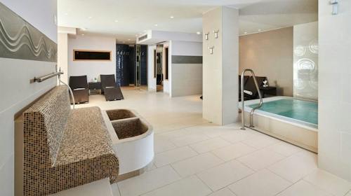 Hotel Molindrio Plava Laguna - Obiteljska wellness jesen u Poreču, Poreč, Hrvatska - 239 EUR - 2x noćenje u Economy sobi za 2 osobe (1 dijete do 11,99 godina i 1 dijete do 4,99 godina besplatno), Polupansion
